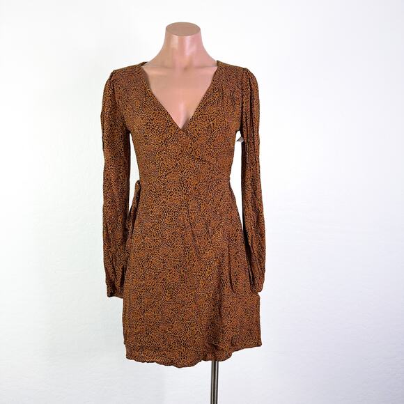 Billabong Spring Romance Sleeve Mini Wrap Dress Animal Print Toffee size S NWT - Picture 2 of 12